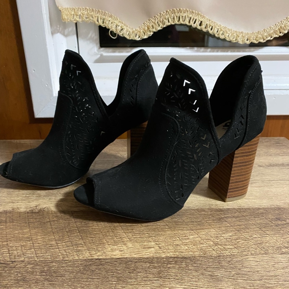 Black Peep Toe Booties Fergalicious (6.5) 3.5” Heel